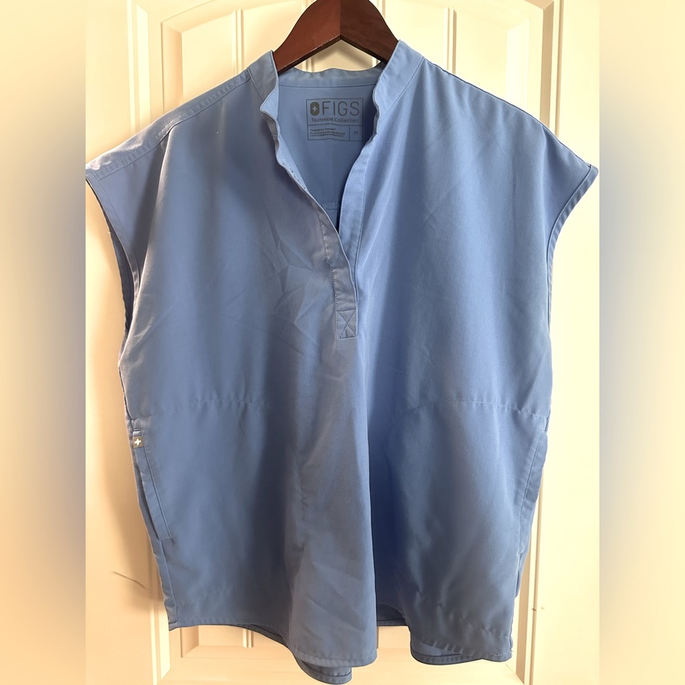 FIGS Rafaela Scrub Top - Women’s M - Ceil Blue